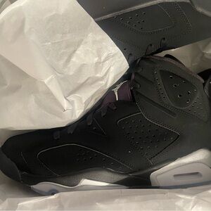 Jordan 6 Retro Men's Black and Gray Sneakers
